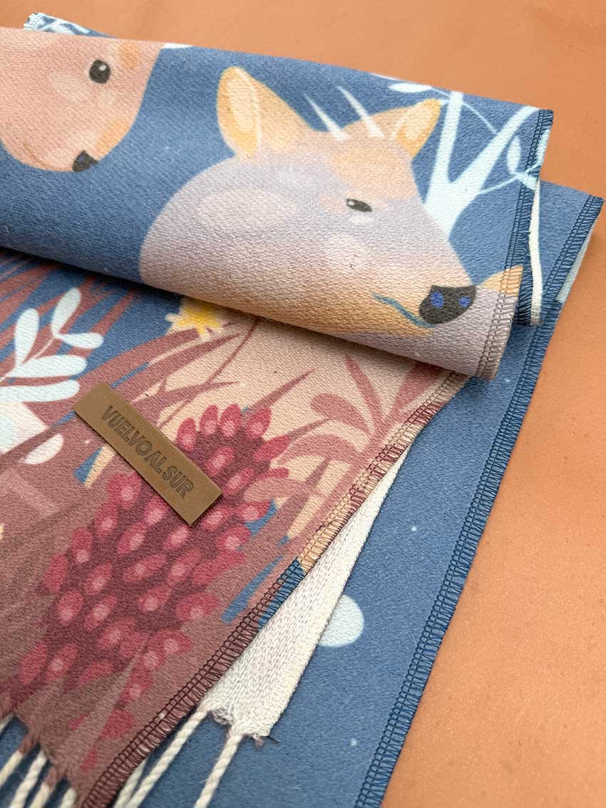 Scarf with Alpaca Pudúes at Night