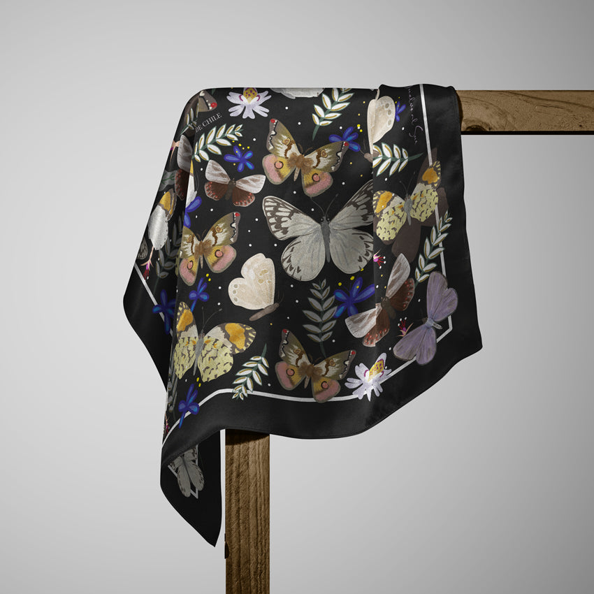 Pañuelo de Seda Sueño de Mariposas · 65 cm